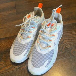 nike shoes with gel bottom